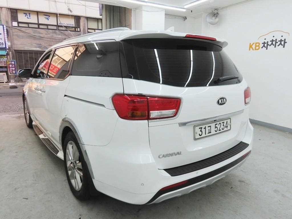 KIA Carnival - Vista 4