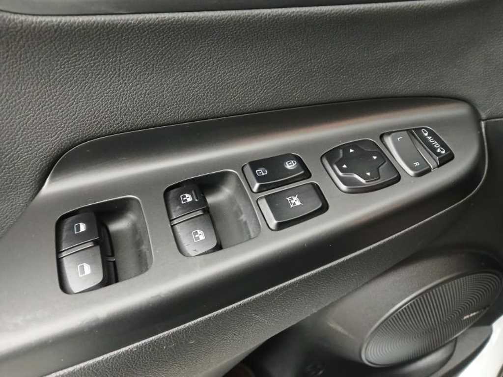 HYUNDAI Kona - Vista 12