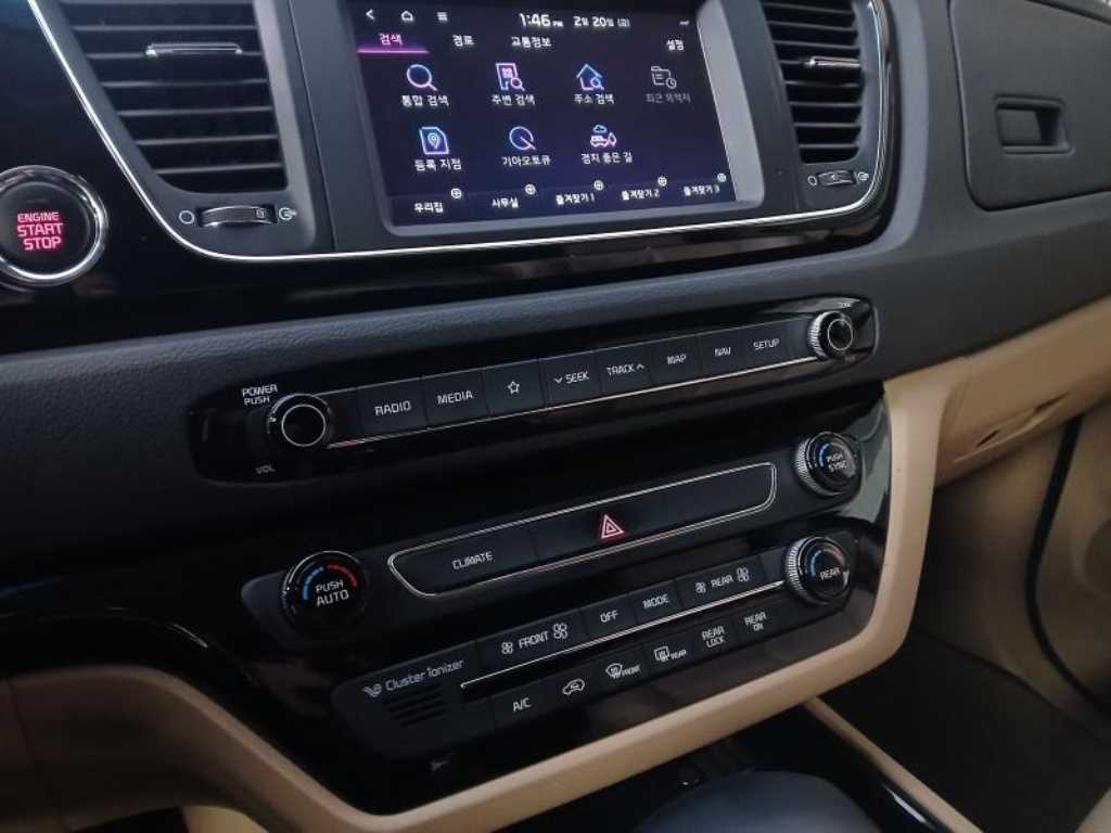 KIA Carnival - Vista 11