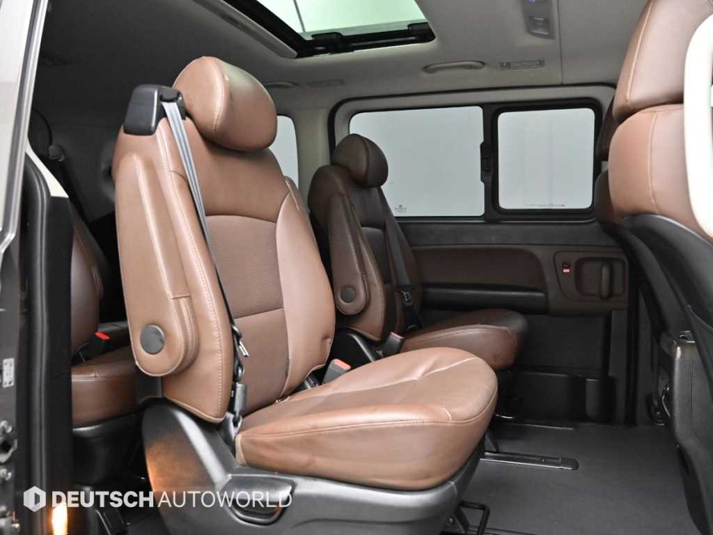 HYUNDAI Starex - Vista 12