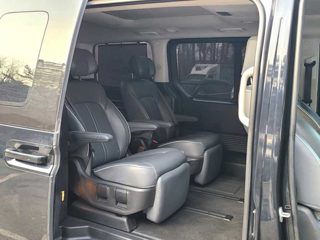 HYUNDAI Staria - Vista 10