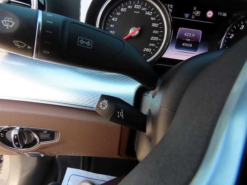 Mercedes Benz E class - Vista 12