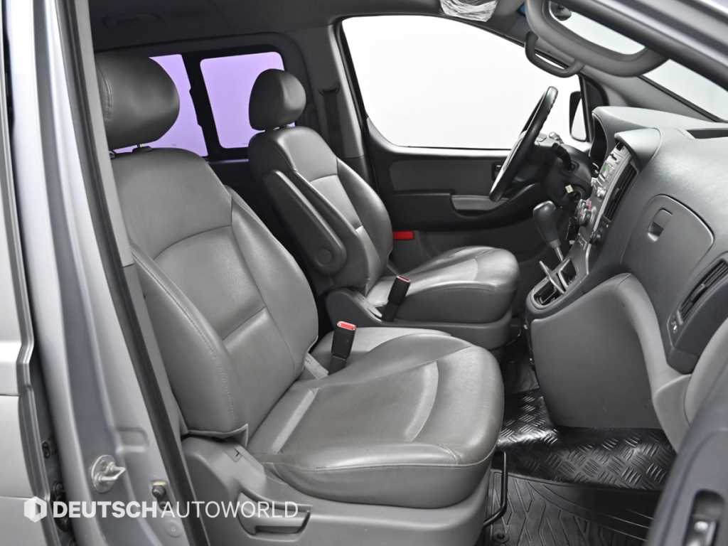 HYUNDAI Starex - Vista 10