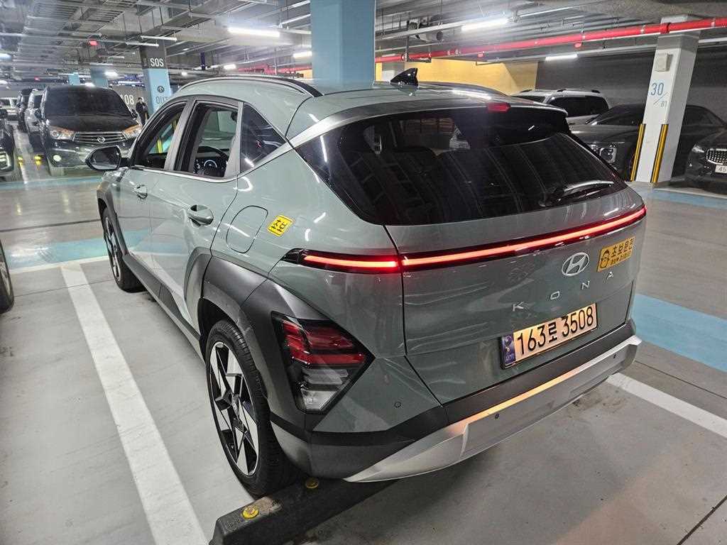 HYUNDAI Kona - Vista 5