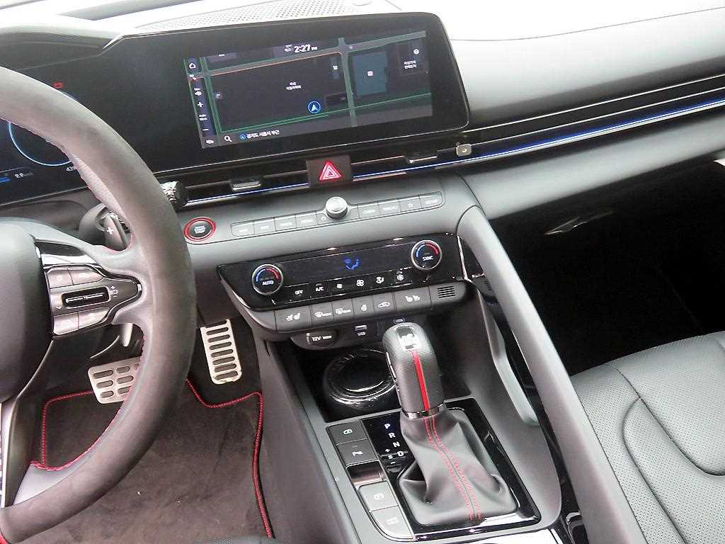 HYUNDAI Avante - Vista 9