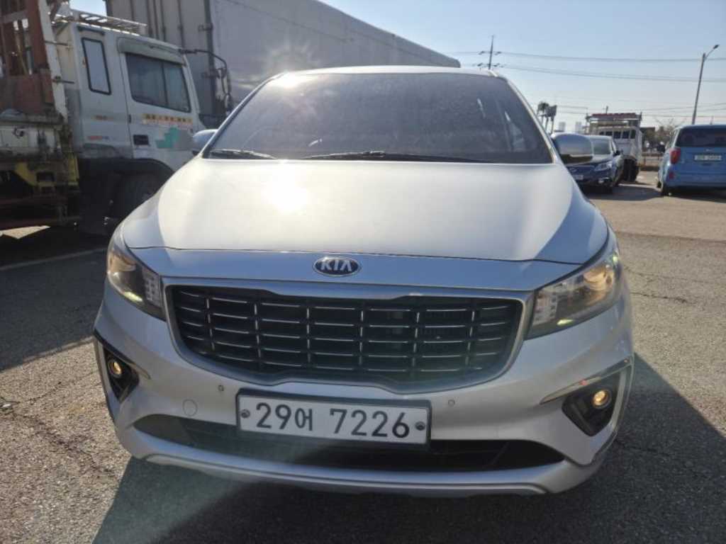 KIA Carnival 2019 Plateado - Importación desde Corea - HF Imports Iquique - Foto 1