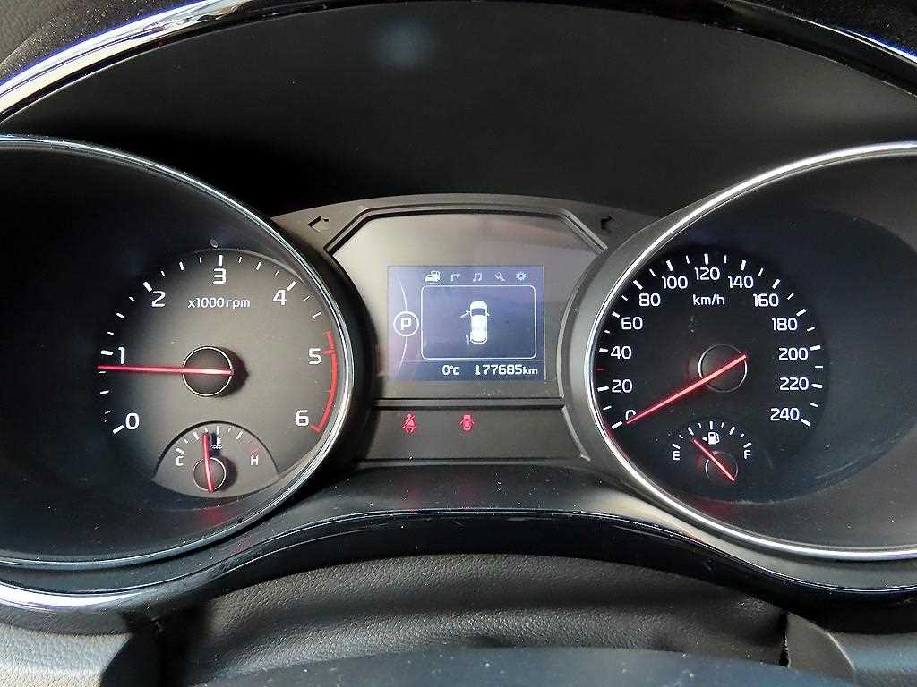 KIA Carnival - Vista 9