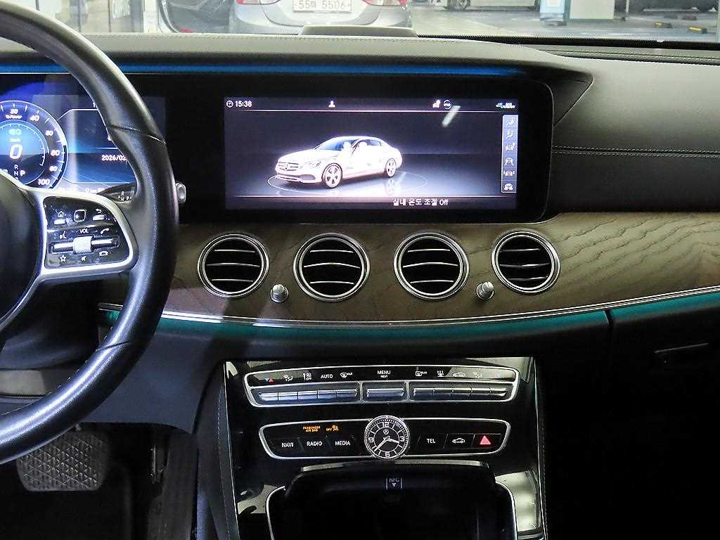 Mercedes Benz E class - Vista 11