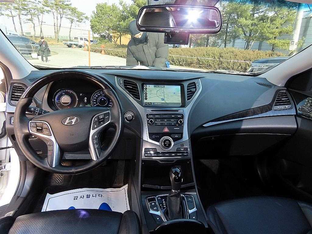 HYUNDAI Grandeur - Vista 7