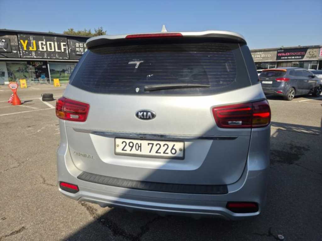 KIA Carnival - Vista 6