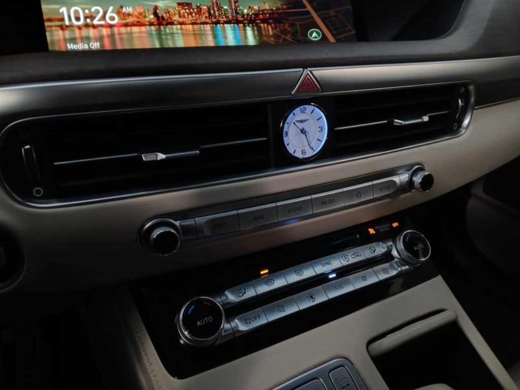 Genesis G90 - Vista 10