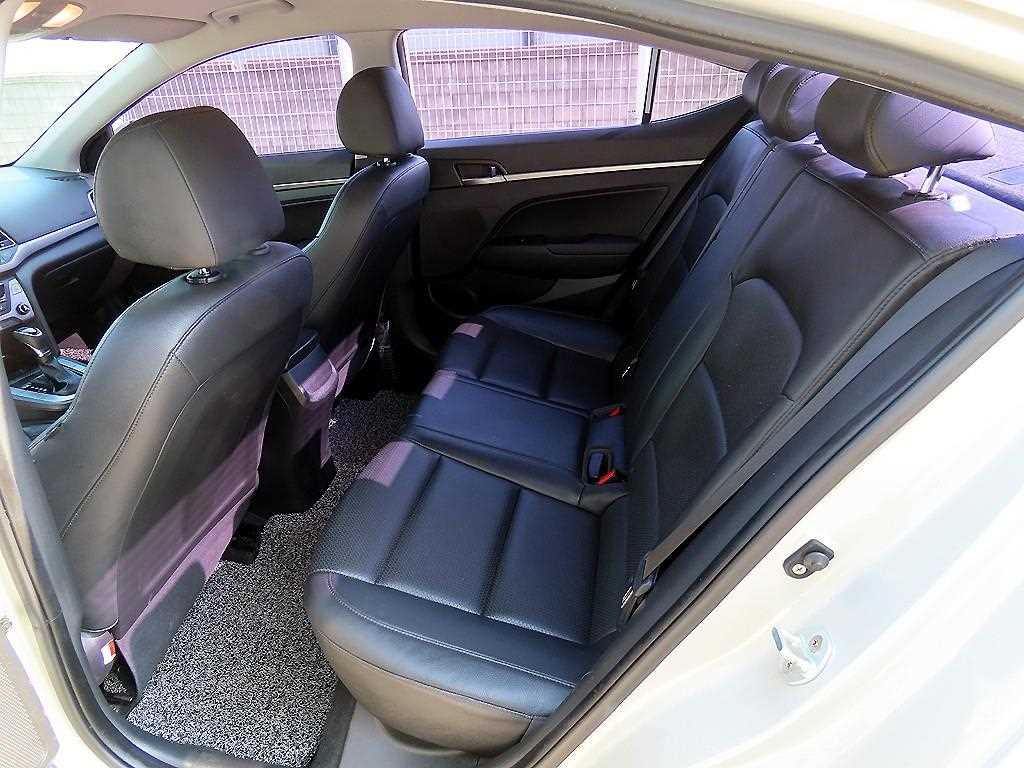 HYUNDAI Avante - Vista 6