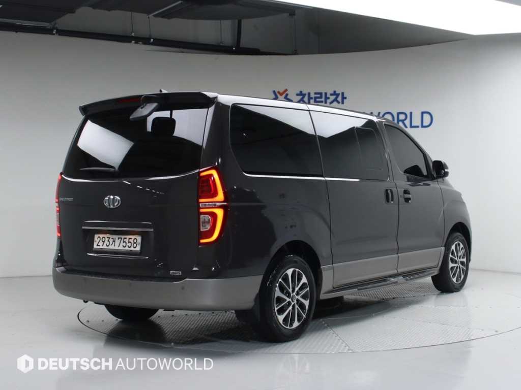 HYUNDAI Starex - Vista 2