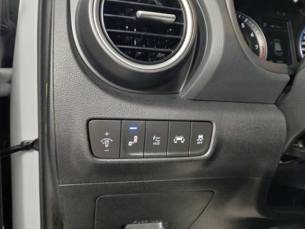 HYUNDAI Kona - Vista 11