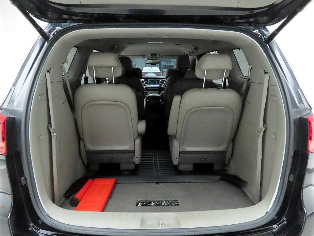 KIA Carnival - Vista 5