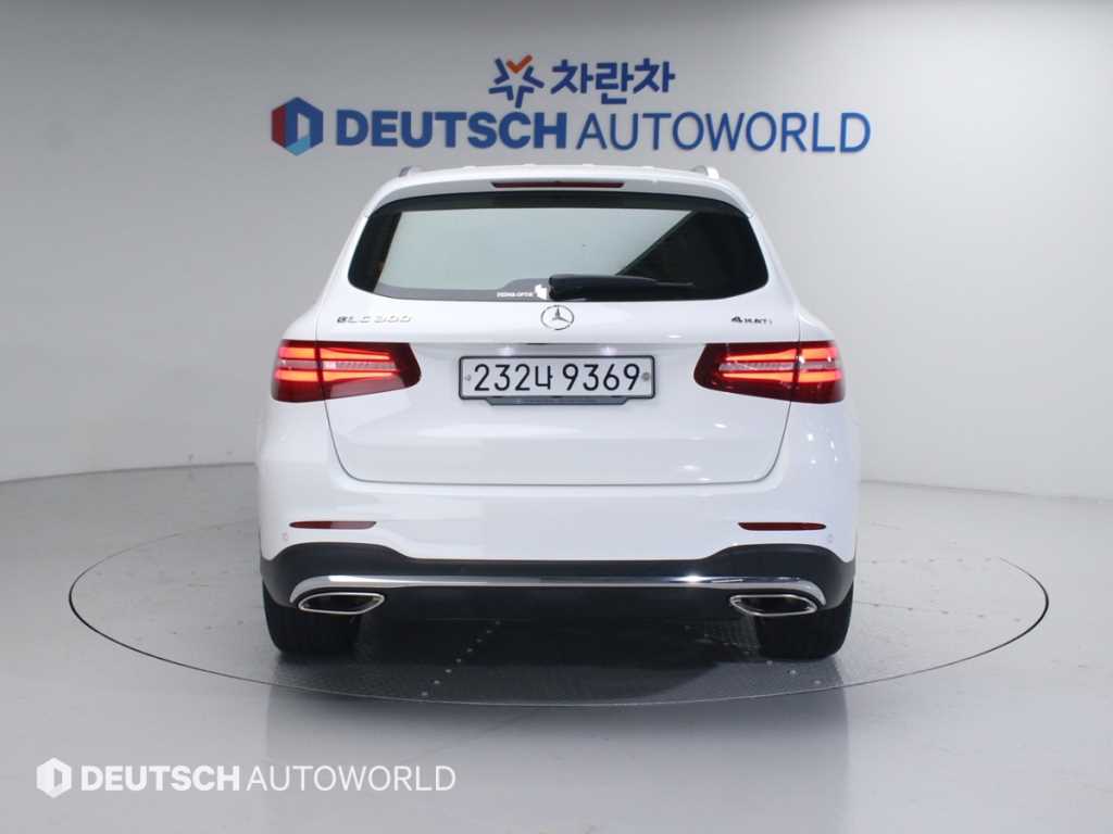 Mercedes Benz GLC Class - Vista 4