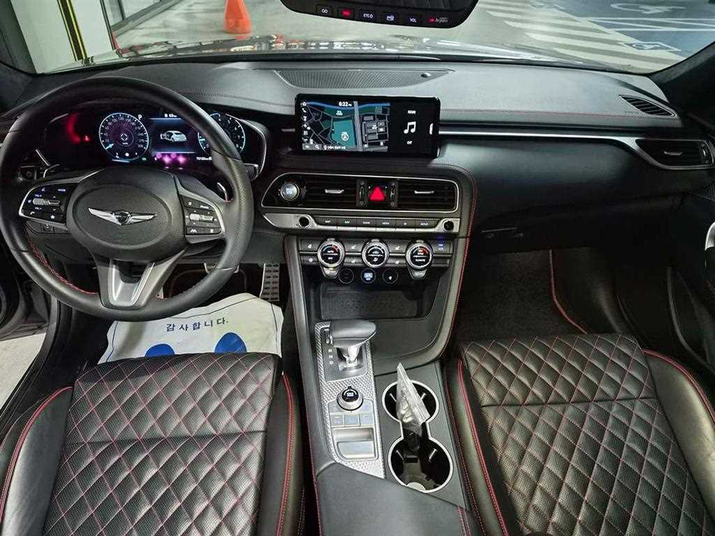 Genesis G70 - Vista 10