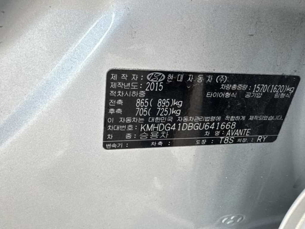 HYUNDAI Avante - Vista 11