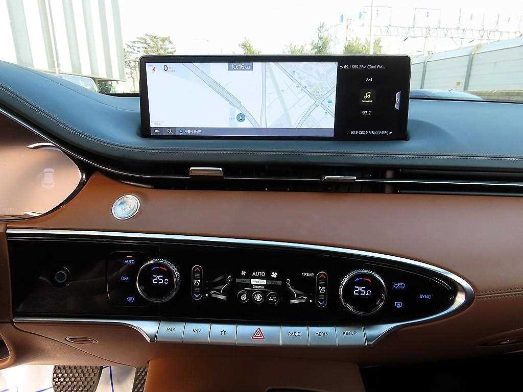 Genesis GV70 - Vista 12