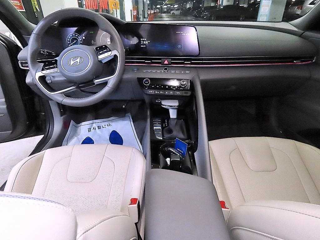 HYUNDAI Avante - Vista 10