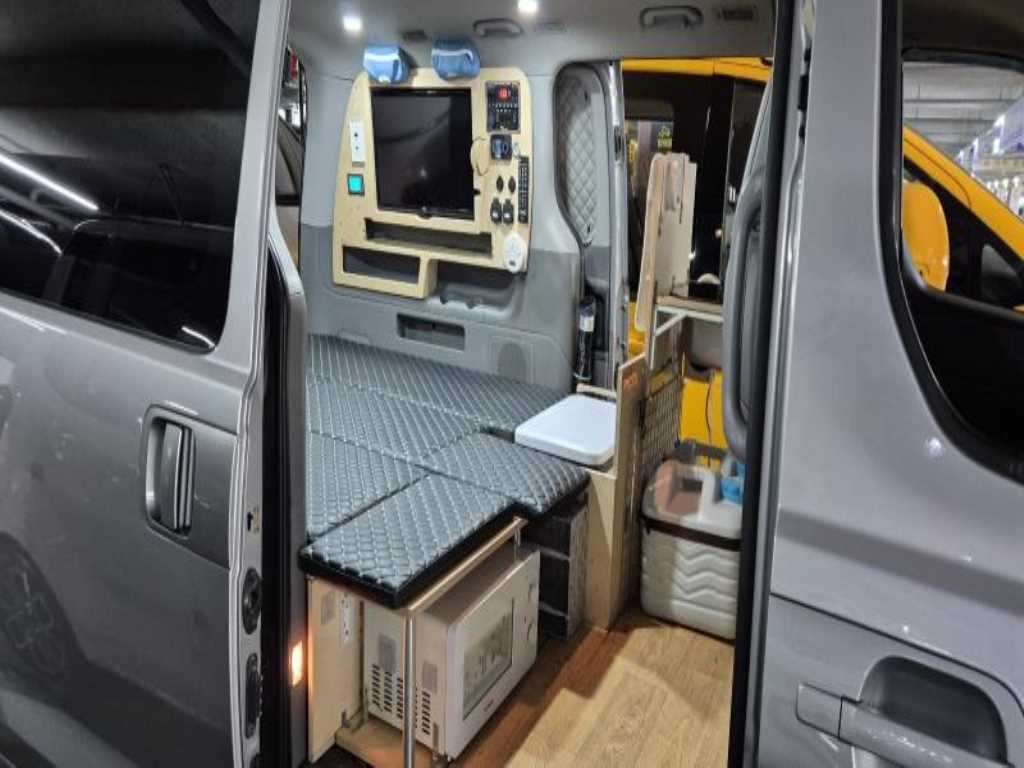 HYUNDAI Starex - Vista 6