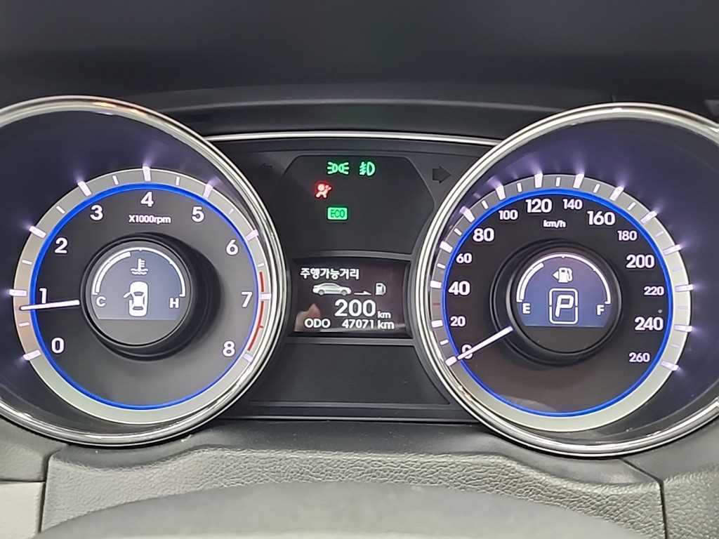 HYUNDAI Sonata - Vista 6