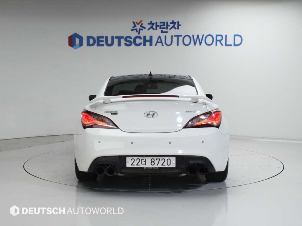 HYUNDAI Genesis - Vista 4