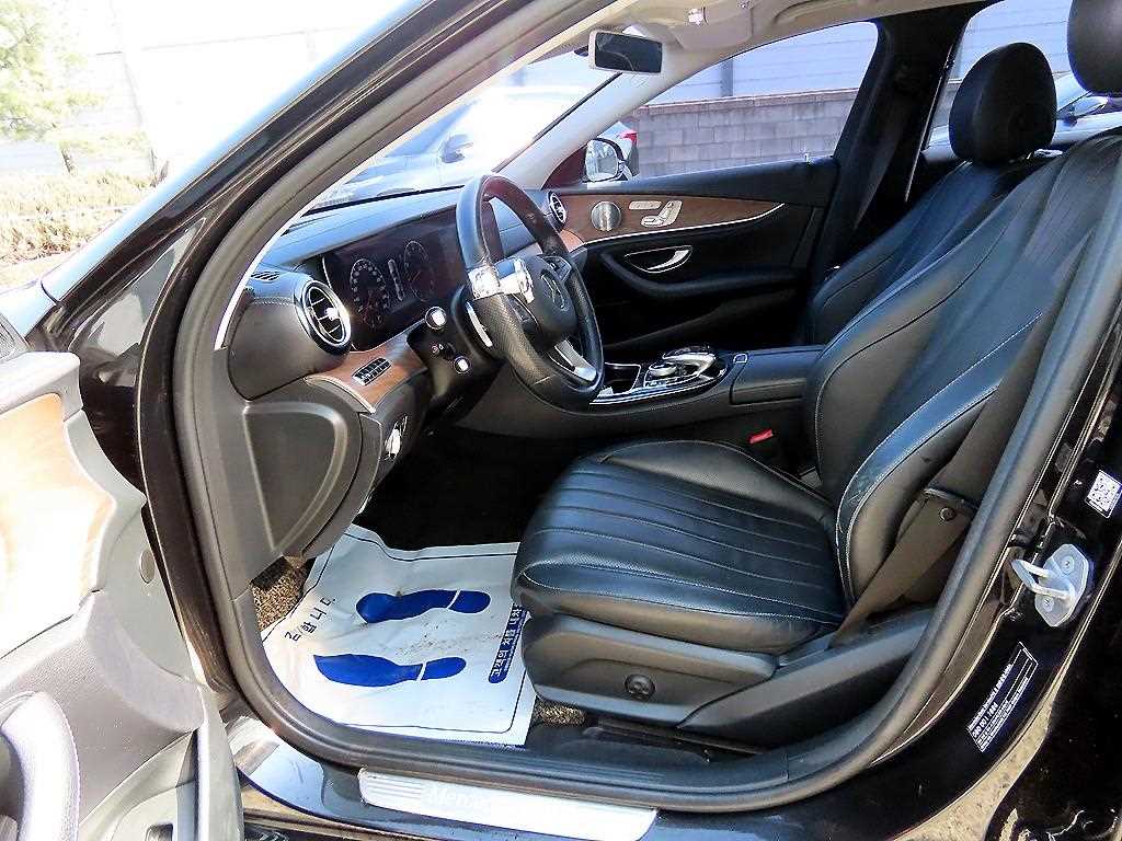 Mercedes Benz E class - Vista 5