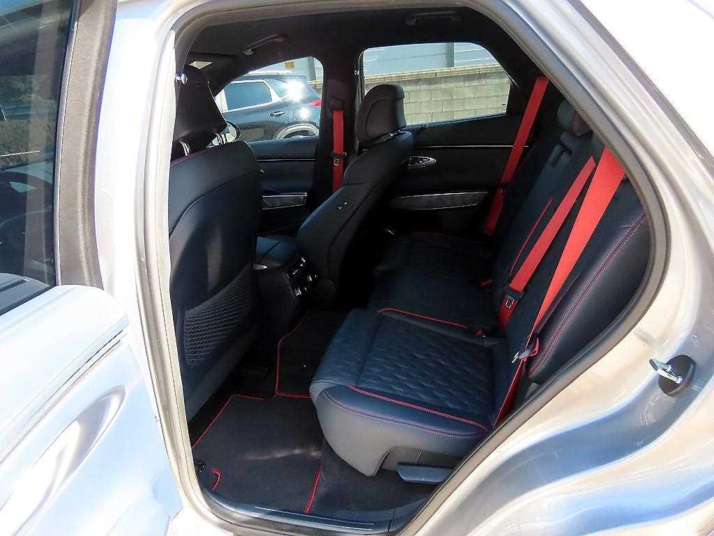 Genesis GV70 - Vista 6