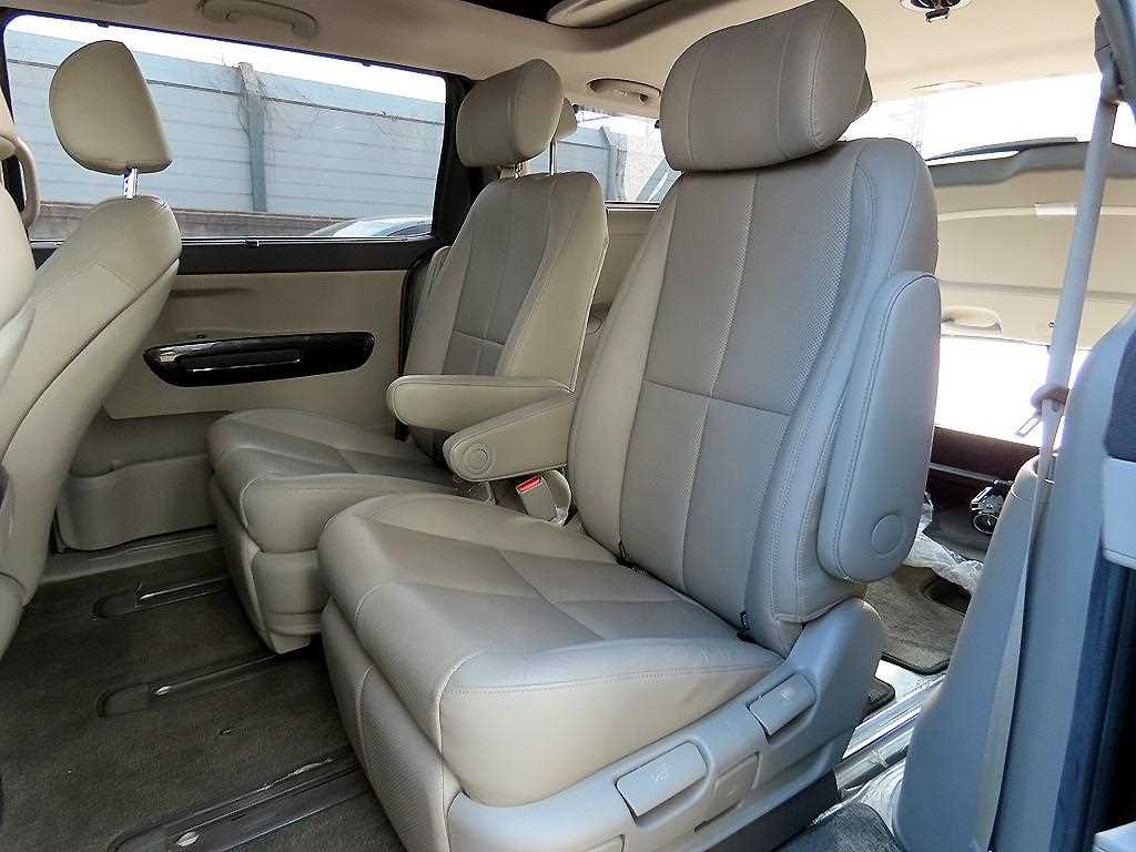 KIA Carnival - Vista 6