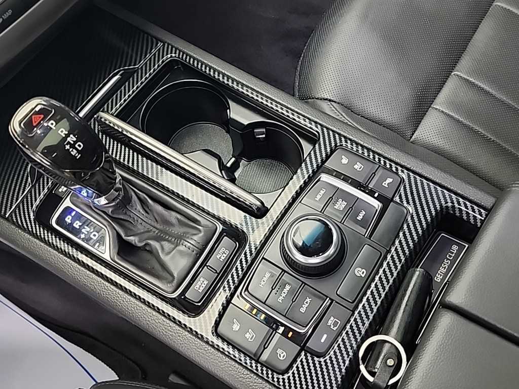 HYUNDAI Genesis - Vista 8