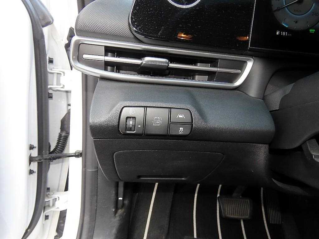 HYUNDAI Avante - Vista 12