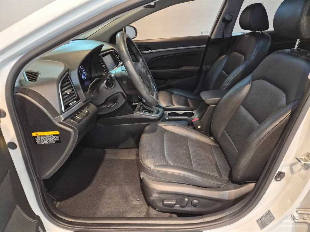 HYUNDAI Avante - Vista 10