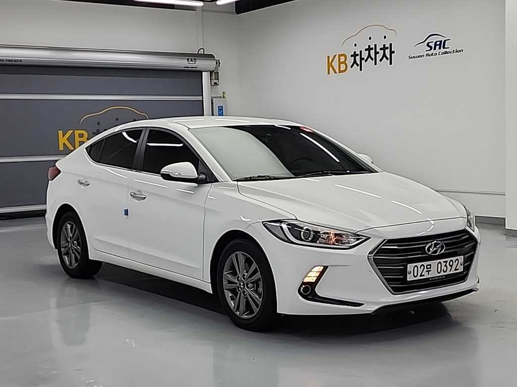 HYUNDAI Avante - Vista 4