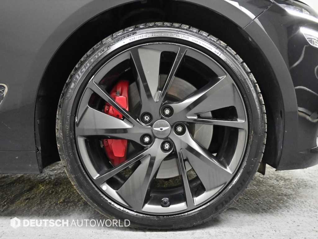 Genesis G70 - Vista 5