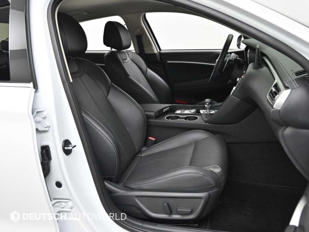 Genesis G70 - Vista 10