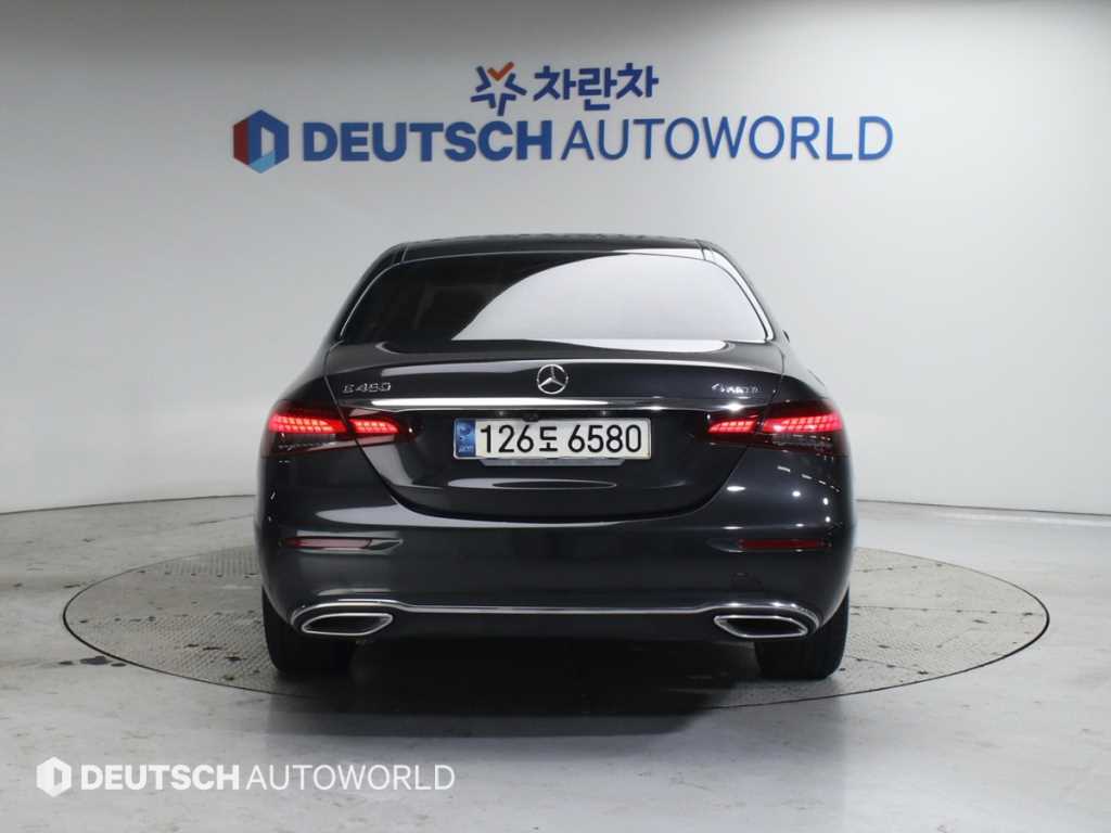 Mercedes Benz E class - Vista 4