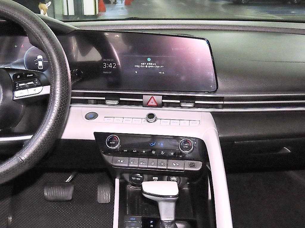 HYUNDAI Avante - Vista 11