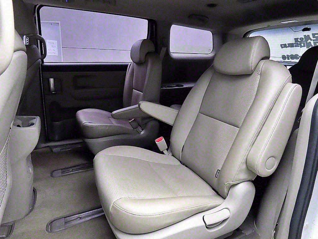 KIA Carnival - Vista 6