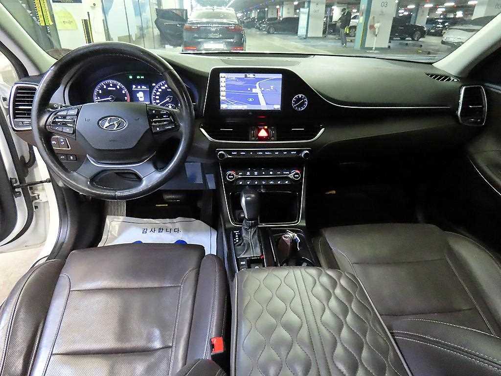 HYUNDAI Grandeur - Vista 10