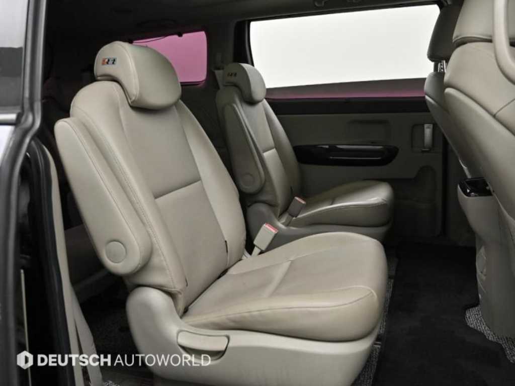 KIA Carnival - Vista 12