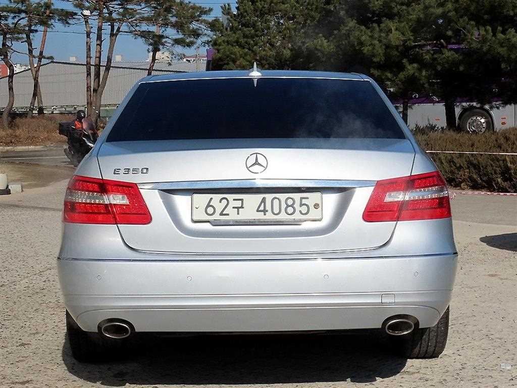 Mercedes Benz E class - Vista 4