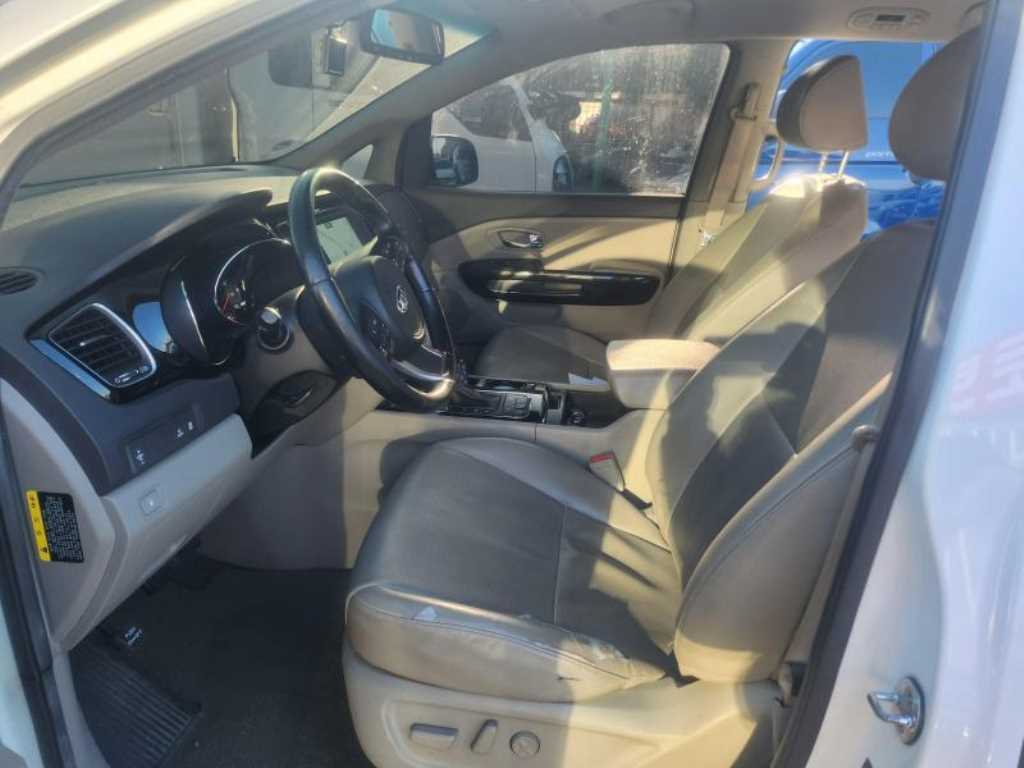 KIA Carnival - Vista 6