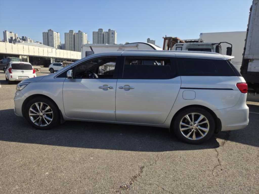 KIA Carnival - Vista 7