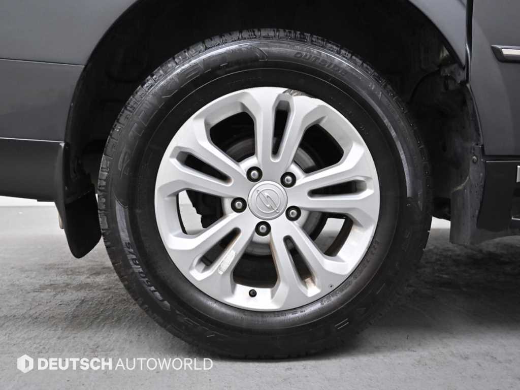 Ssangyong Korando - Vista 5