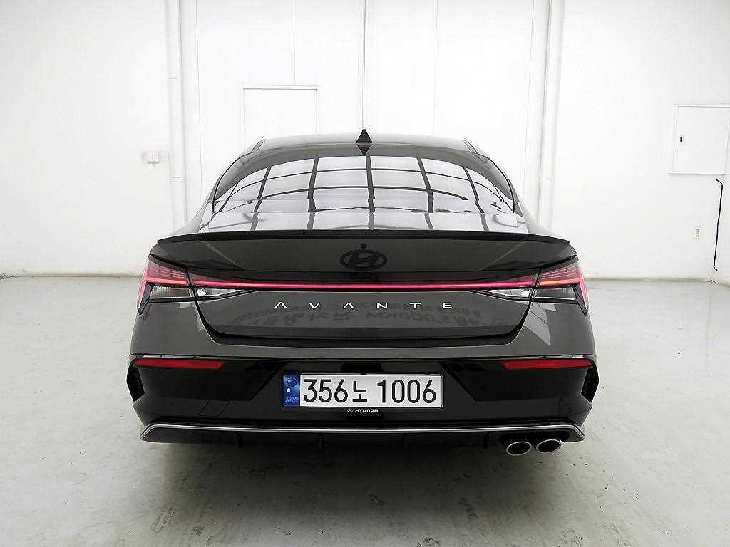 HYUNDAI Avante - Vista 3