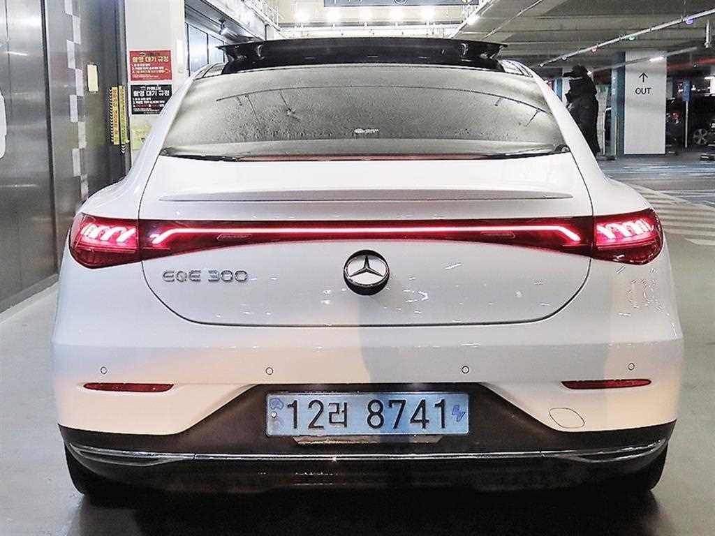 Mercedes Benz EQE - Vista 2