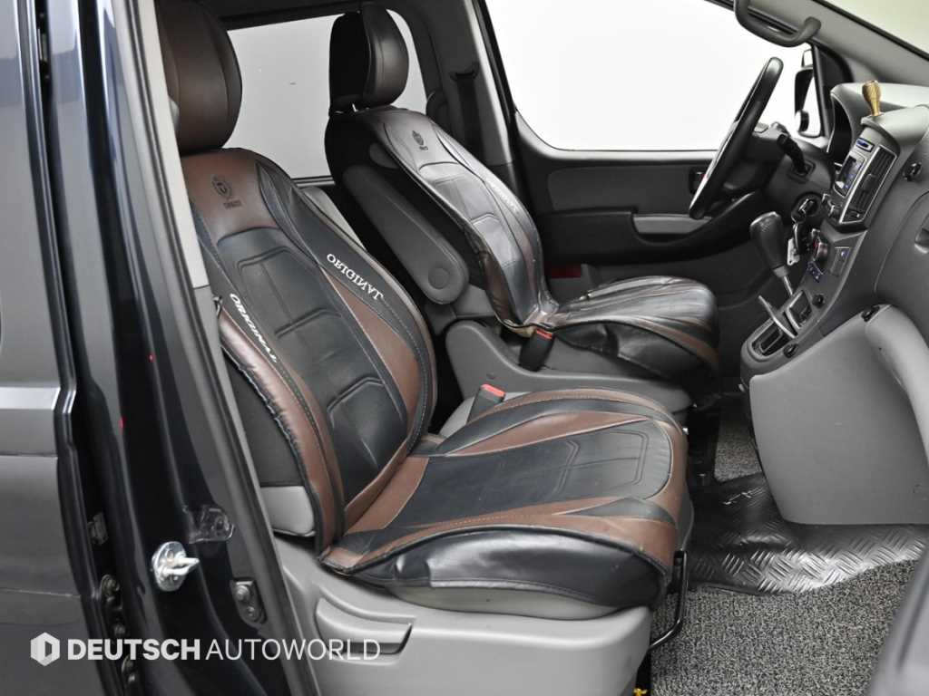 HYUNDAI Starex - Vista 10