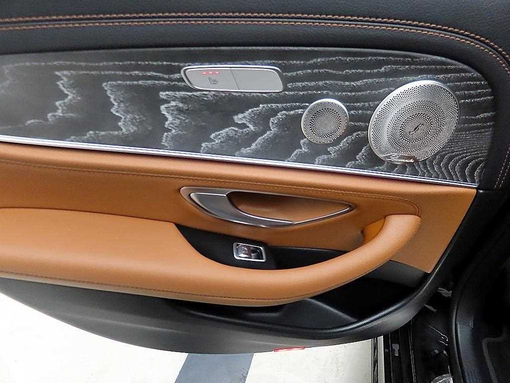 Mercedes Benz E class - Vista 12