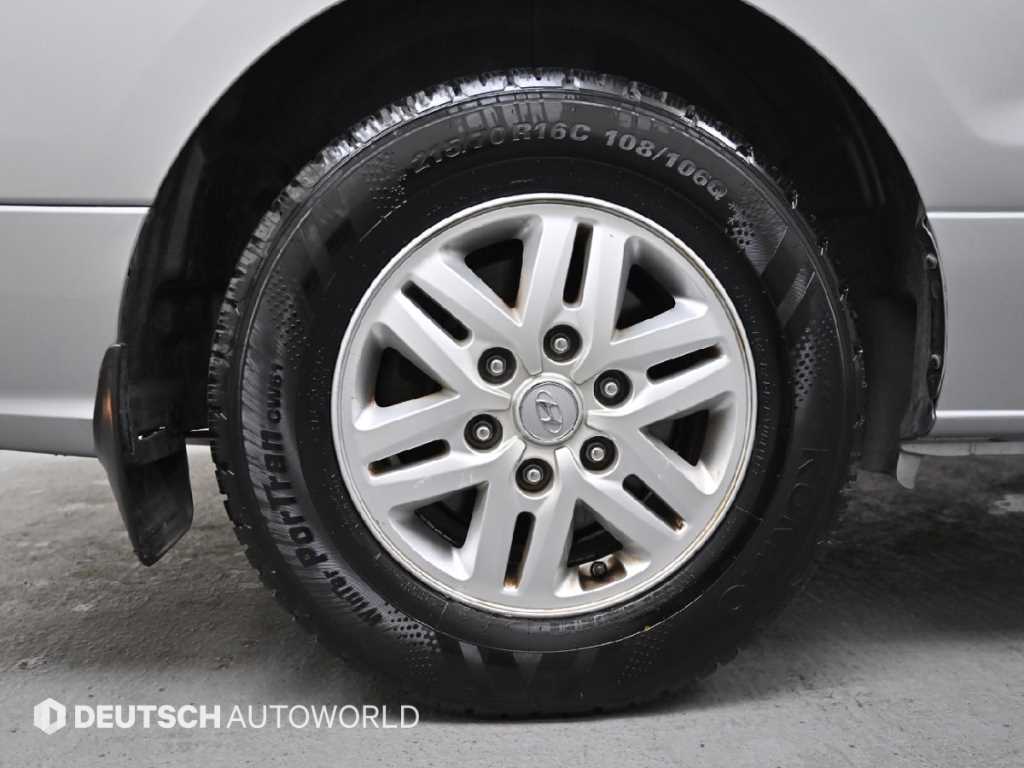 HYUNDAI Starex - Vista 6